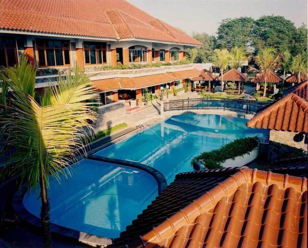 Pondok Serrata Hotel Semarang Esterno foto